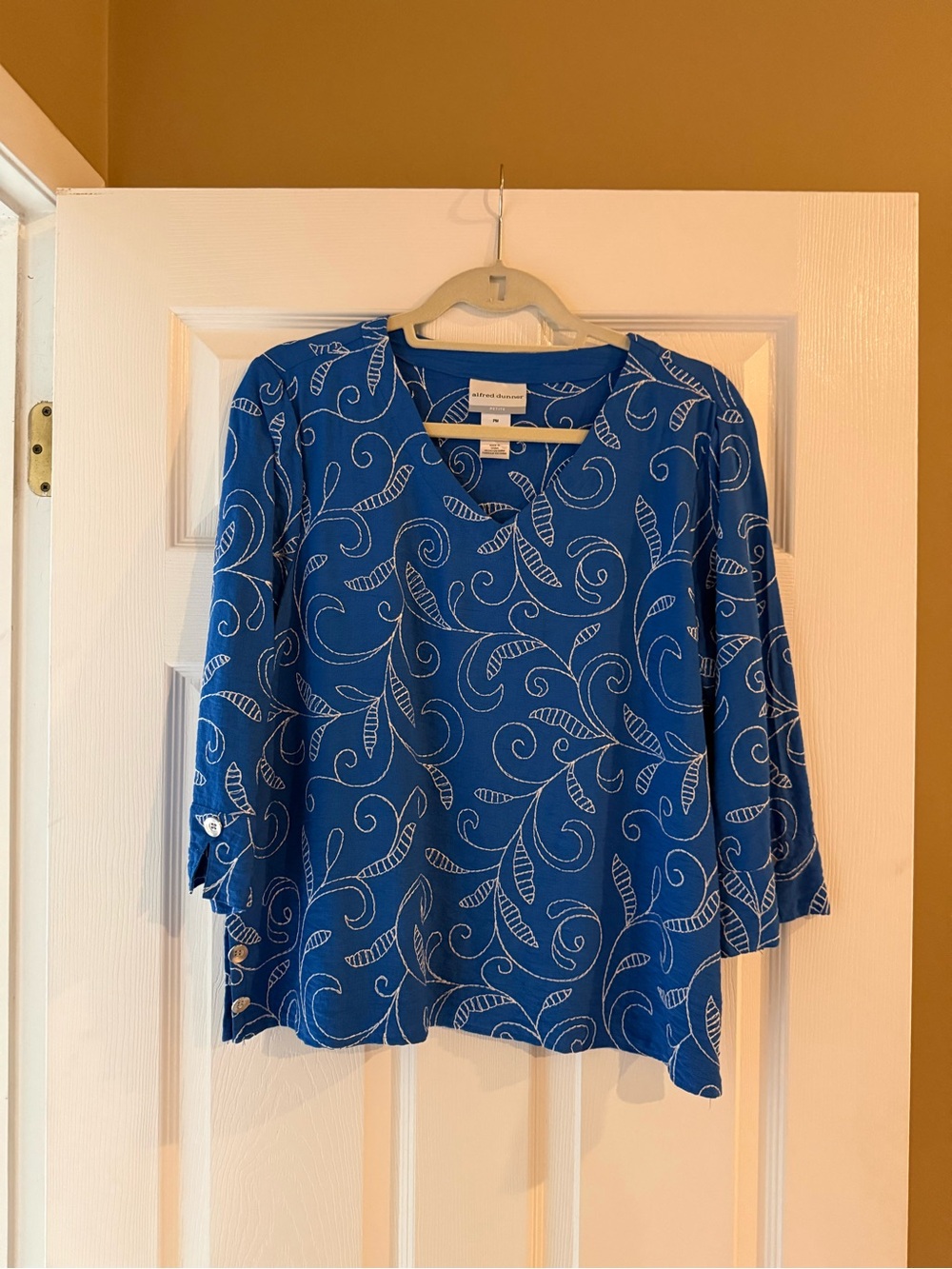 Alfred Dunner Blue with White Embroidered leaves. 3/4 Sleeves.